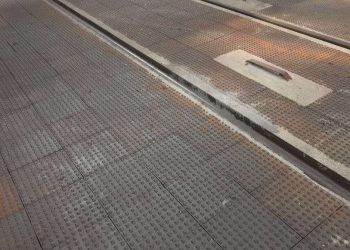 OEM Hochwertige Sandguss Hochtemperaturbeständige Bodenfliese GG20 HT200 Graugussmaterial