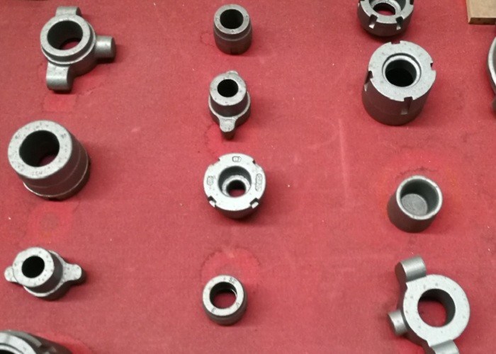 OEM Hochwertige Sandguss-Eisenkleinteile FC250 GG25 HT250 Material für Gabelstapler-Schiene